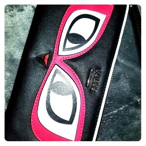 💥SOLD💥GUESS clutch wristlet